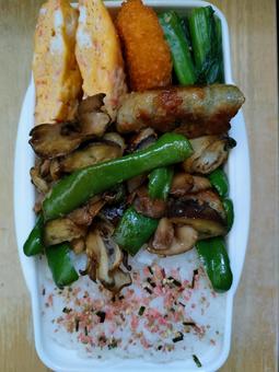 豚バラなす肉巻きのお弁当！ お弁当,お昼,お昼ごはんの写真素材