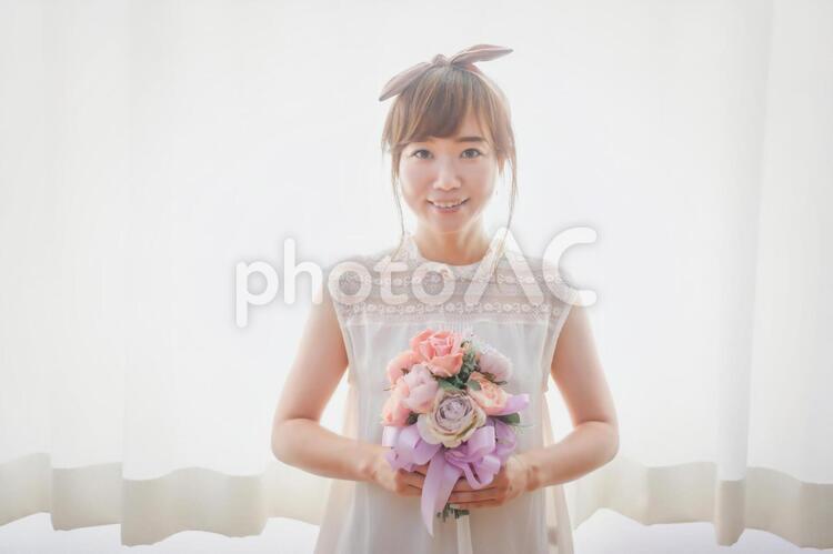 ウェディングドレスを着た花嫁 花嫁,ウェディング,ブーケの写真素材