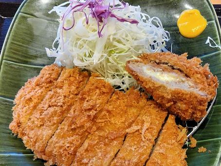 今日のランチ サクサク揚げたてとんかつ 今日のランチ サクサク揚げたてとんかつ とんかつ,豚カツ,豚肉の写真素材