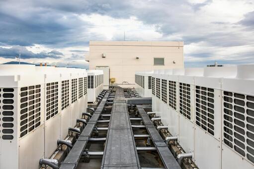 ビル屋上の空調施設の室外機 エアコン,節電,省エネの写真素材