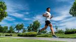 公園の道を走る男性アスリート ランニング,ジョギング,男性の写真素材
