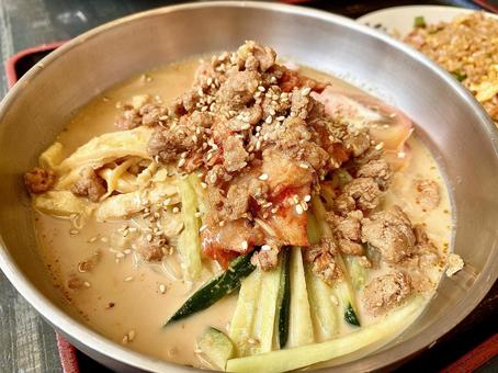 冷やし担々麺 冷やし担々麺,タンタンメン,麺類の写真素材