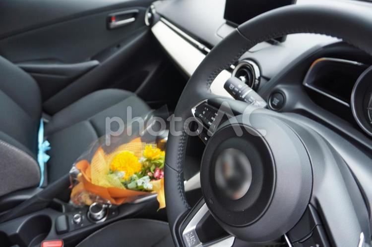 新車と花束（車内）07 新車,自動車,納車の写真素材