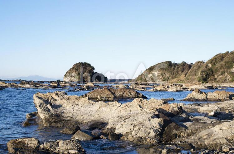 三浦半島東風崎を臨む毘沙門の磯 三浦半島,海,磯の写真素材