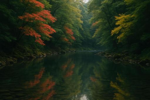 川面に映る紅葉の兆し 川面に映る紅葉の兆しの写真