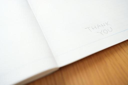 鉛筆でTHANK YOUと書かれたノート 鉛筆でTHANK YOUと書かれたノートの写真