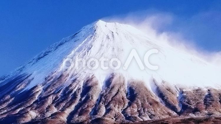 富士山の雪煙と青空（冬） 富士山,雪有り,世界遺産の写真素材