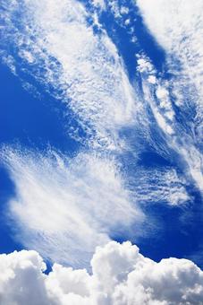 積乱雲と青空 爽快,夕立,積乱雲の写真素材