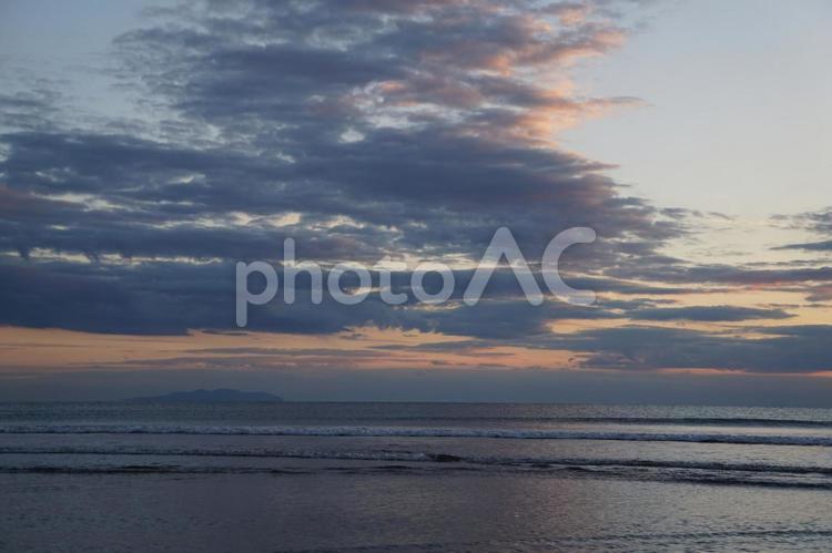 材木座海岸の夕日 空,風景,海の写真素材