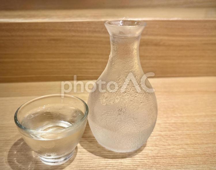 冷えた徳利とお猪口の冷酒 日本酒,冷酒,徳利の写真素材
