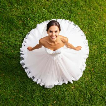 ドレスを着た女性 ドレスを着た女性の写真