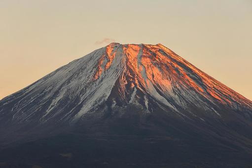 紅く染まる紅富士 紅く染まる紅富士 富士山,風景,自然の写真素材