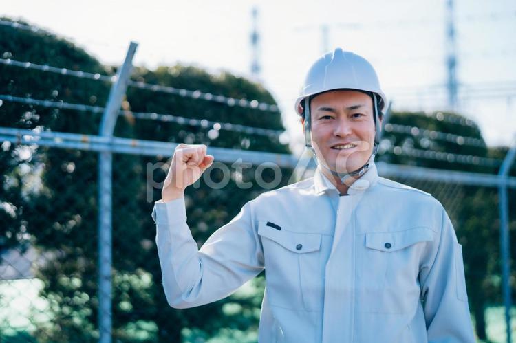 電気工事士・電力会社・作業着を着た男性 作業員,エンジニア,作業者の写真素材