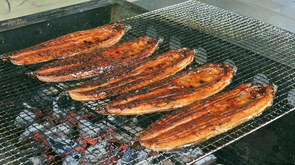 うなぎの炭火焼き うなぎの炭火焼き たれ,炭焼き,着火の写真素材