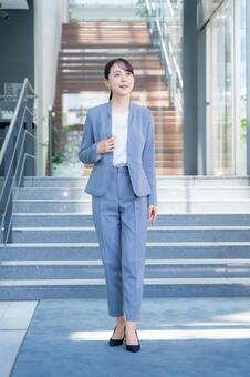 オフィスで働くビジネスウーマン ビジネス,ビジネスウーマン,女性の写真素材