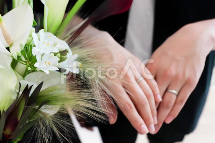 ウェディングブーケと指輪4 ウェディングブーケ,ウェディング,結婚式の写真素材