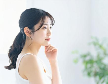 美容・スキンケア 女性 横顔 3 美容・スキンケア 女性 横顔 3の写真