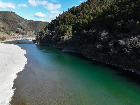 高知県越知町 仁淀川と片岡沈下橋 高知県越知町 仁淀川と片岡沈下橋の写真