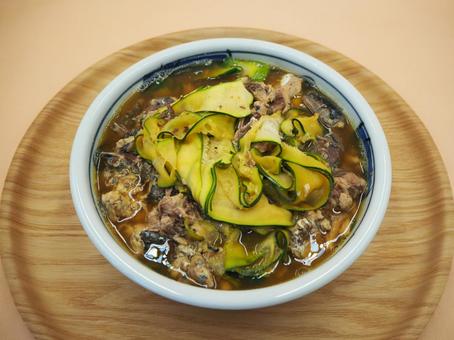 手作り・鯖とズッキーニの甘辛煮・皿に盛る 鯖とズッキーニの甘辛煮,鯖,ズッキーニの写真素材