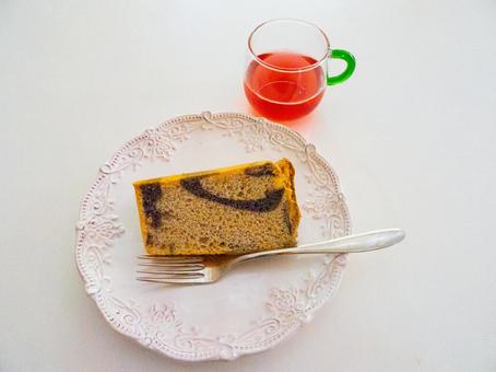 シフォンケーキ、皿、ジュース シフォンケーキ、皿、ジュース シフォンケーキ,黒ごま,マーブルの写真素材