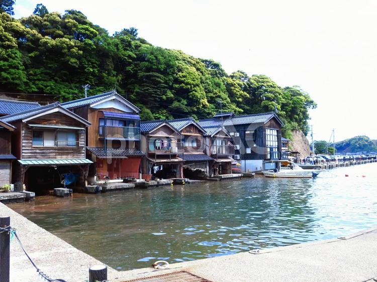伊根の舟屋　風景 伊根の舟屋,母屋,民家の写真素材