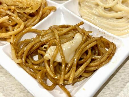 バイキング　盛り付けたミーゴレン ミーゴレン,焼きそば,エスニックの写真素材