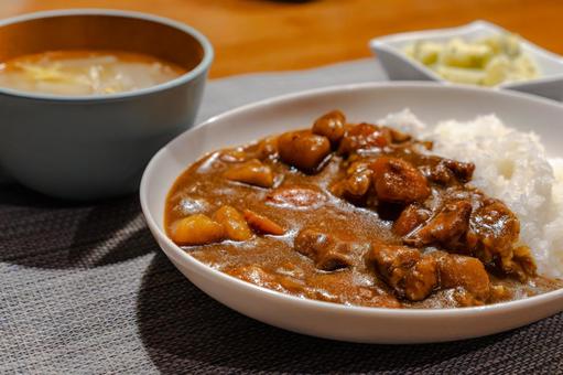 カレーライスと夕食 カレーライスと夕食の写真