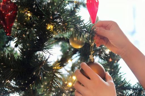 クリスマスツリーの飾り付け クリスマス,クリスマスツリー,飾り付けの写真素材