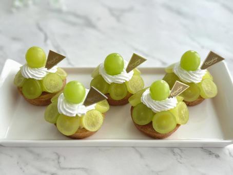 シャインマスカットのミニタルト シャインマスカット,ぶどう,タルトの写真素材