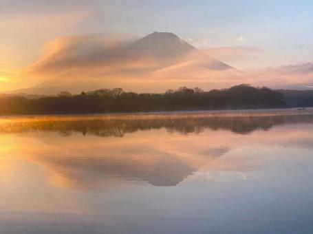 夜明けの富士山 富士山,日の出,精進湖の写真素材