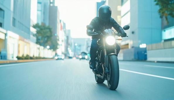 オートバイを運転するライダー オートバイを運転するライダーの写真