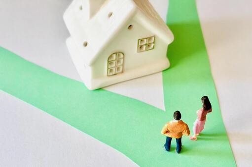 家の購入について悩む夫婦 家,購入,考えるの写真素材