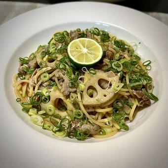 豚肉小間切れと蓮根のパスタ 豚肉小間切れと蓮根のパスタ 旦那飯,男の料理,手料理の写真素材