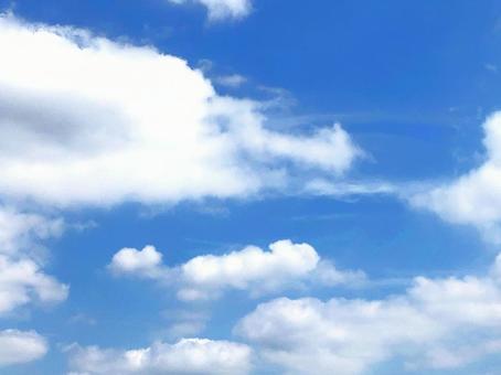 夏の青い空と白い雲2 青い空,白い雲,空の写真素材