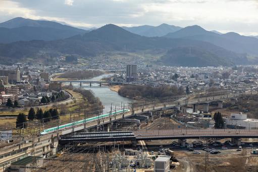 マリオス展望台から見た盛岡駅と新幹線 マリオス展望台から見た盛岡駅と新幹線の写真