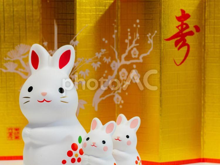 卯年の置物の年賀状素材  年賀状,卯年,卯の写真素材