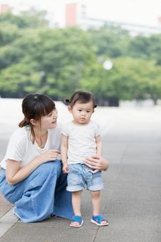 母親 育児 母親 育児 女性,人物,日本人の写真素材
