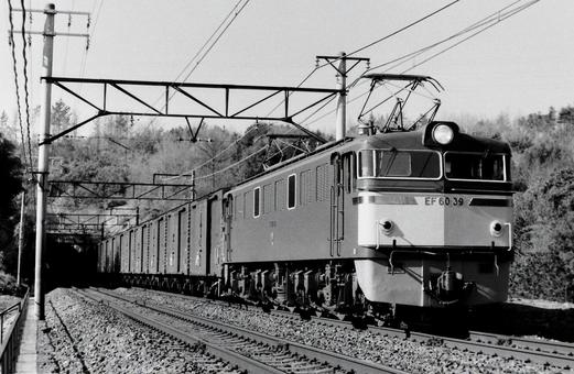 EF60形がけん引する貨物列車 EF60形がけん引する貨物列車 のりもの,鉄道写真,国鉄車両の写真素材