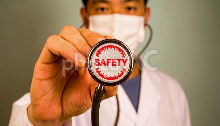 安全な医療　SAFETYと書かれた聴診器 ハート,育てる,教育の写真素材