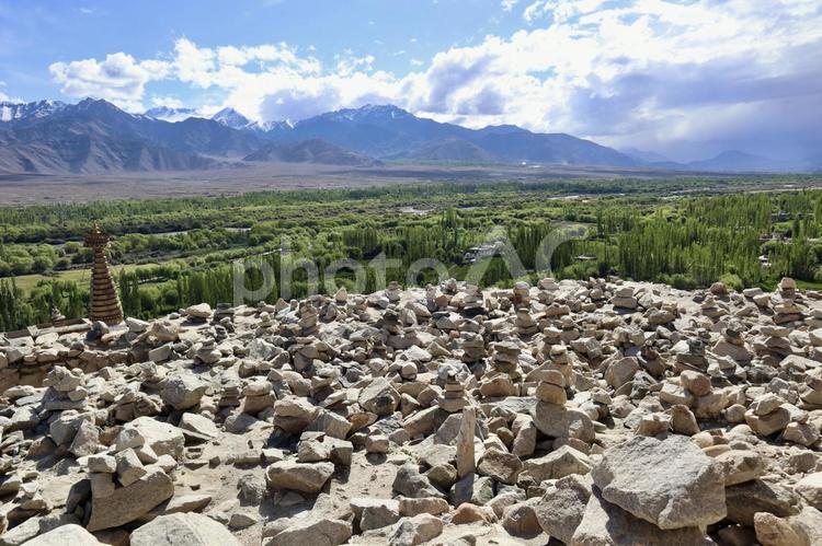 インド　ラダック　シェイ　祈りの岩山 古城,インド,チベットの写真素材
