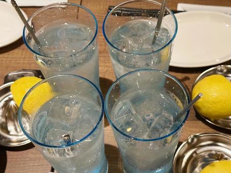 乾杯 乾杯 飲み会,乾杯,生搾りの写真素材