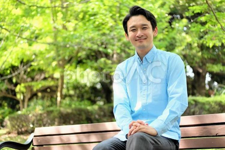 私服の男性 ライフスタイル,男性,1人の写真素材