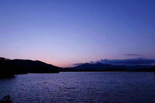 夜明け前の風景 夜明け,空,影の写真素材