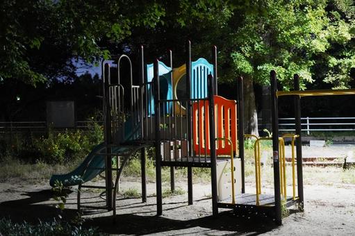 夜の公園のすべり台1 すべり台,滑り台,公園の写真素材