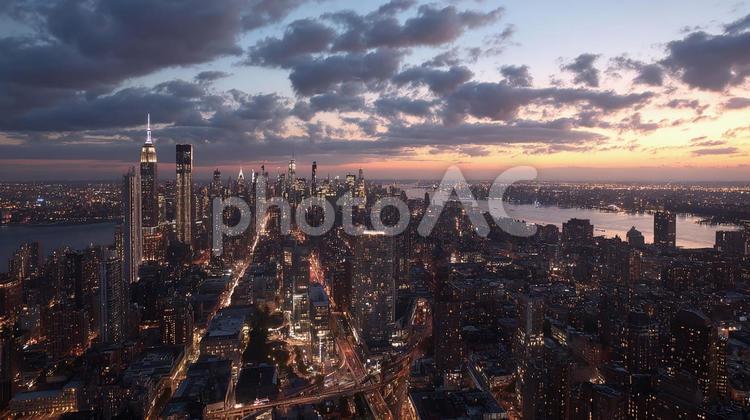煌めく光に包まれる都会の夜景 スカイライン,都市,街の写真素材