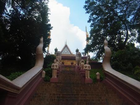 ワット・プノン、カンボジアの首都プノンペンのシンボル寺院 カンボジア,プノンペン,ワットプノンの写真素材