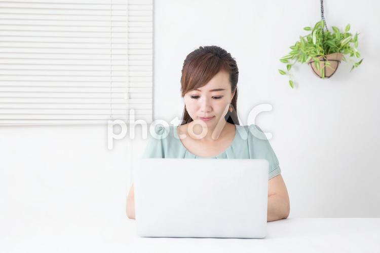 PCを使うビジネスウーマン ol,仕事,ビジネスウーマンの写真素材