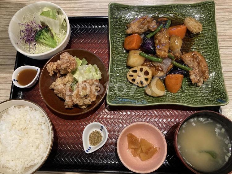鶏と野菜の黒酢あん定食 鶏と野菜の黒酢あん,唐揚げ,鶏肉の写真素材