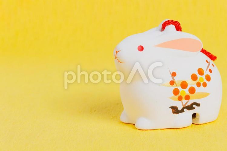 年賀状素材 うさぎの干支の置物 年賀状素材,うさぎ,干支の写真素材