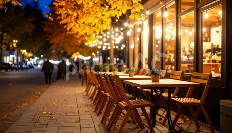 紅葉とライトアップされたオープンカフェ 秋,夜,紅葉の写真素材